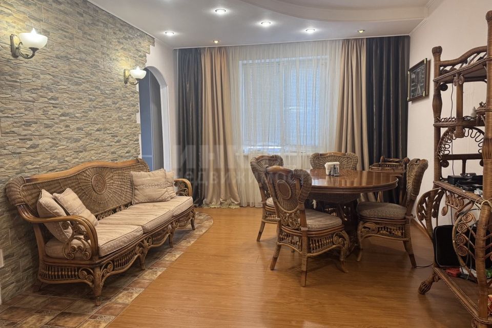 Продаётся 4-комнатная квартира, 86 м²