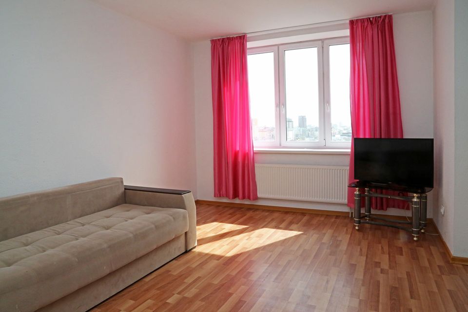 Продаётся 1-комнатная квартира, 42 м²