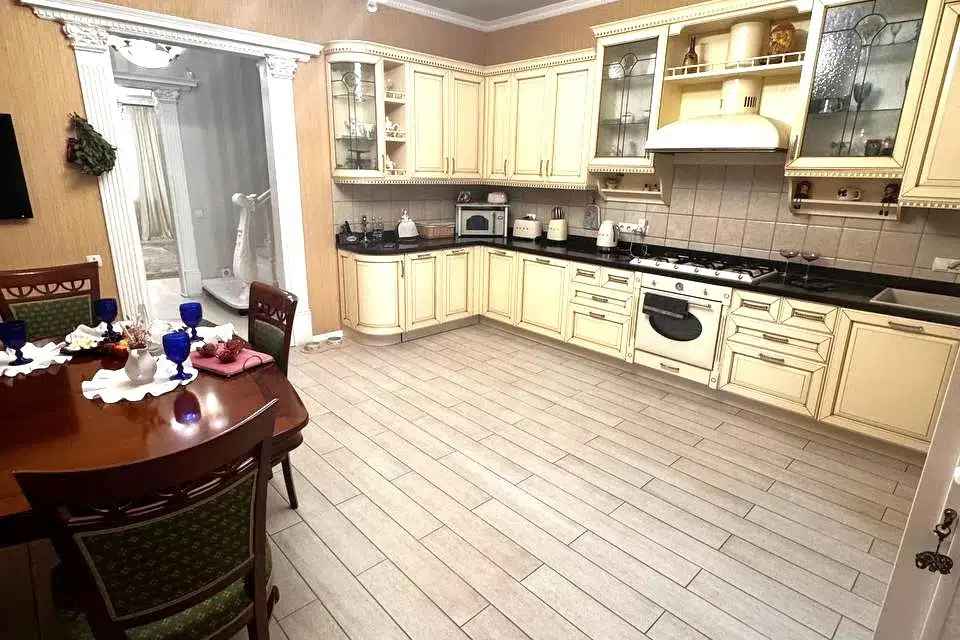 Продаётся 2-этажный дом, 286 м²