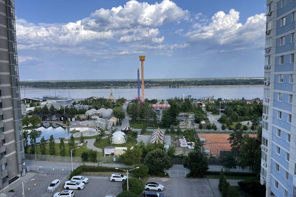 Продаётся 4-комнатная квартира, 144 м²