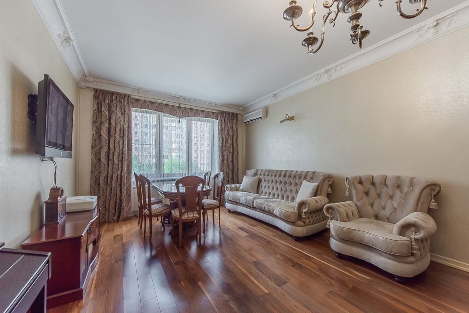 Продаётся 3-комнатная квартира, 105.7 м²