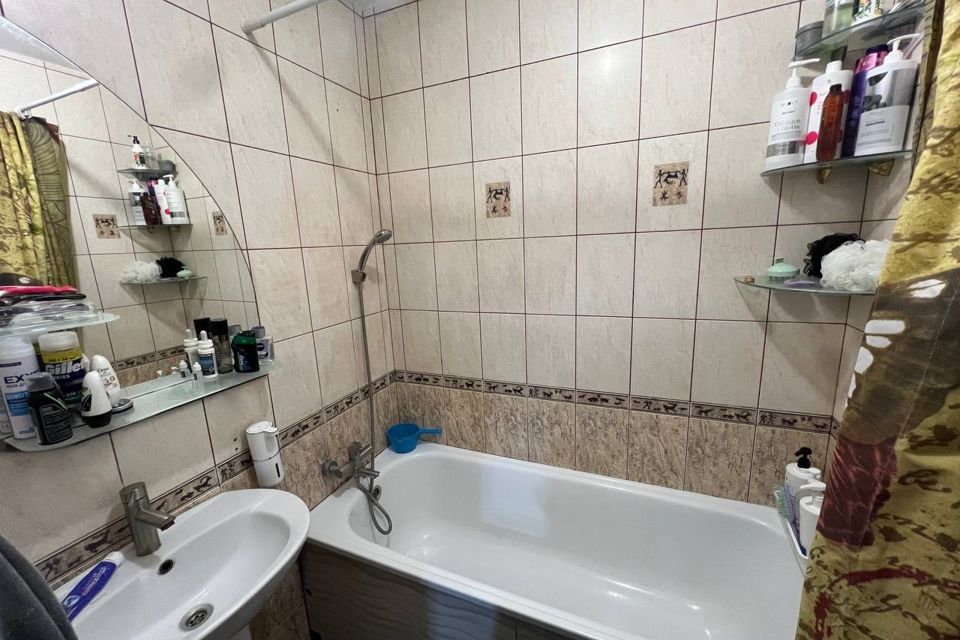 Продаётся 4-комнатная квартира, 98 м²