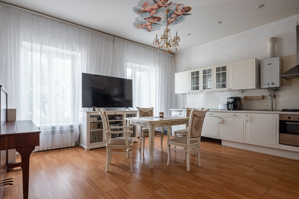 Продаётся 4-комнатная квартира, 106 м²