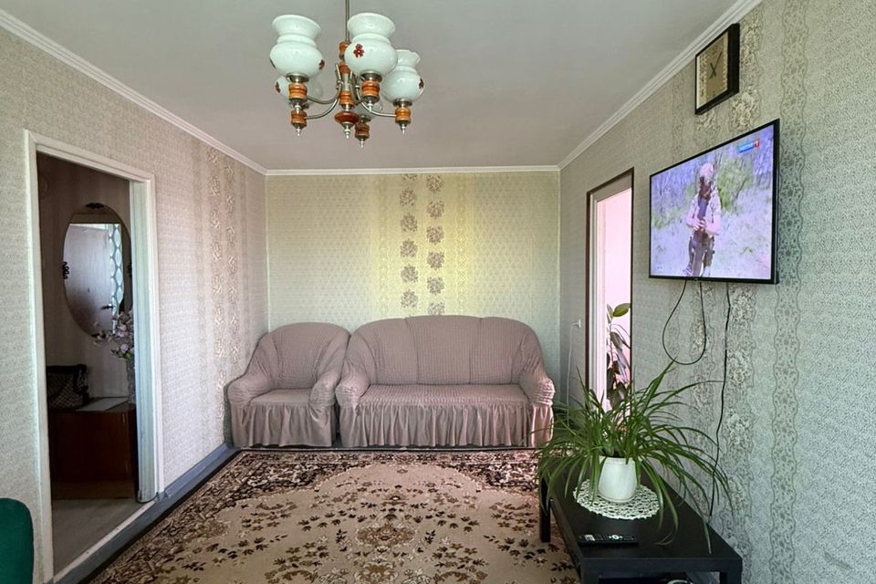 Продаётся 4-комнатная квартира, 61.5 м²