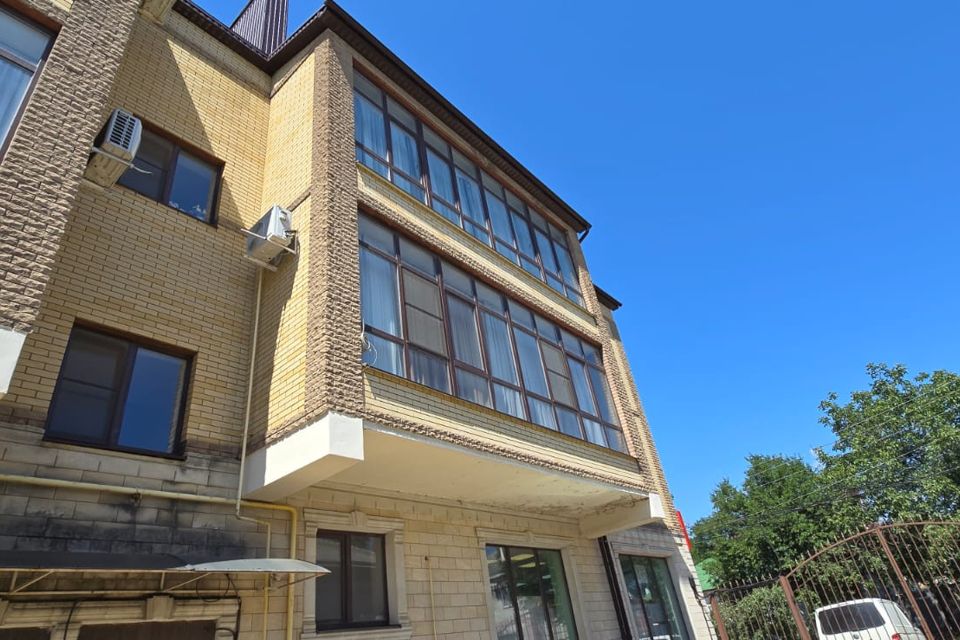 Продаётся 4-комнатная квартира, 114 м²