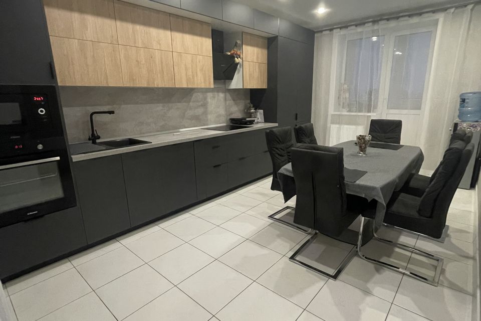 Продаётся 3-комнатная квартира, 105.9 м²