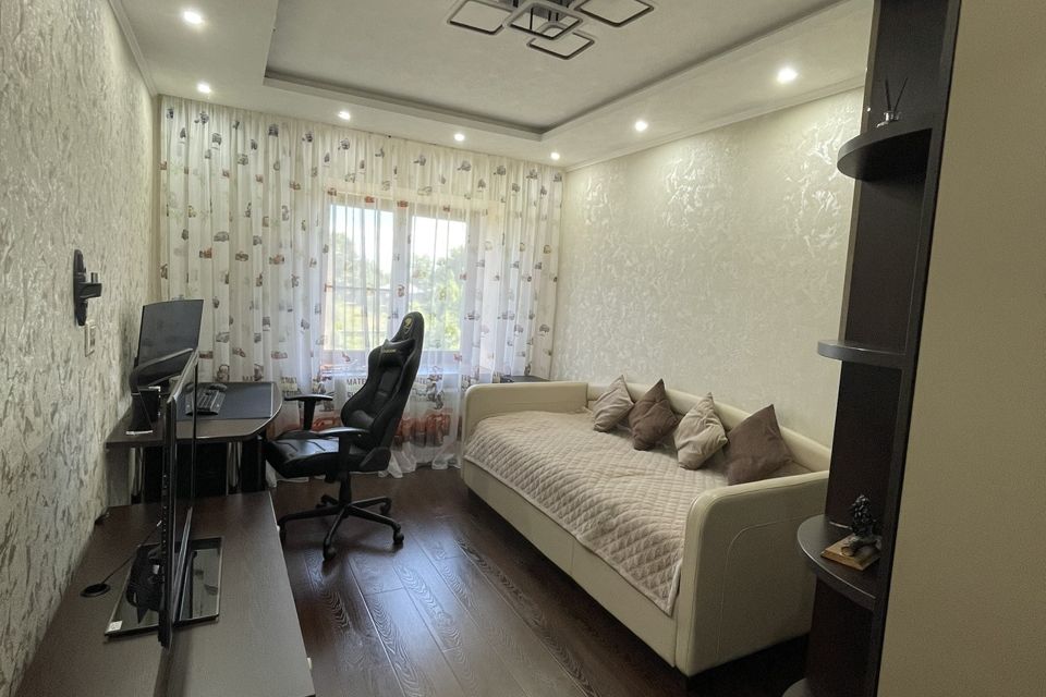 Продаётся 4-комнатная квартира, 74.1 м²