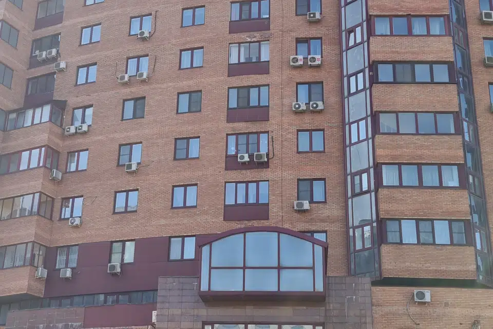 Продаётся 4-комнатная квартира, 270 м²