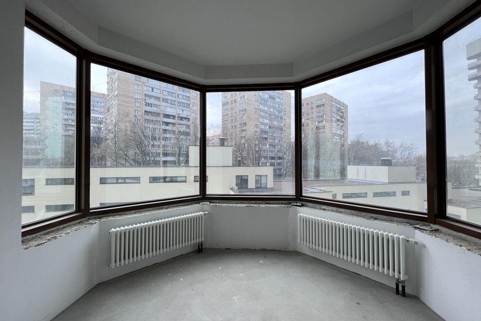 Продаётся 3-комнатная квартира, 205.2 м²