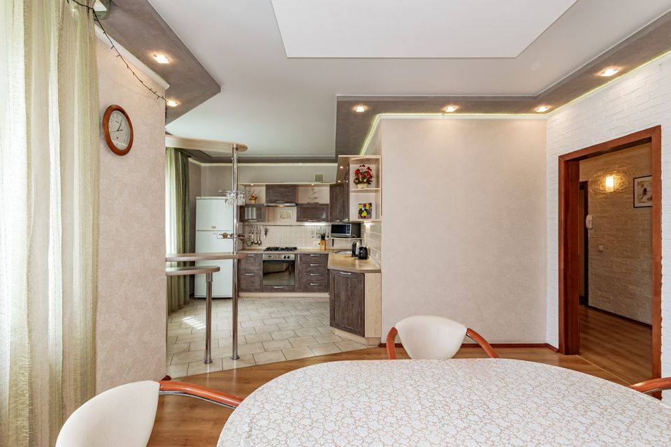 Продаётся 3-комнатная квартира, 138.8 м²