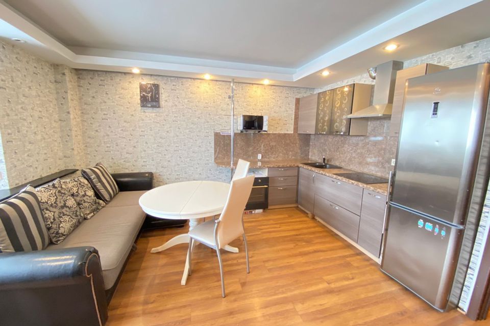 Сдаётся 2-комнатная квартира, 65 м²