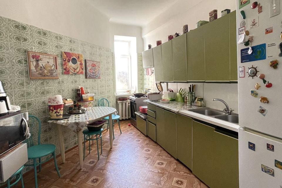 Продаётся 4-комнатная квартира, 105.3 м²