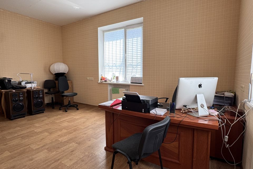 Продаётся 3-этажный дом, 570 м²