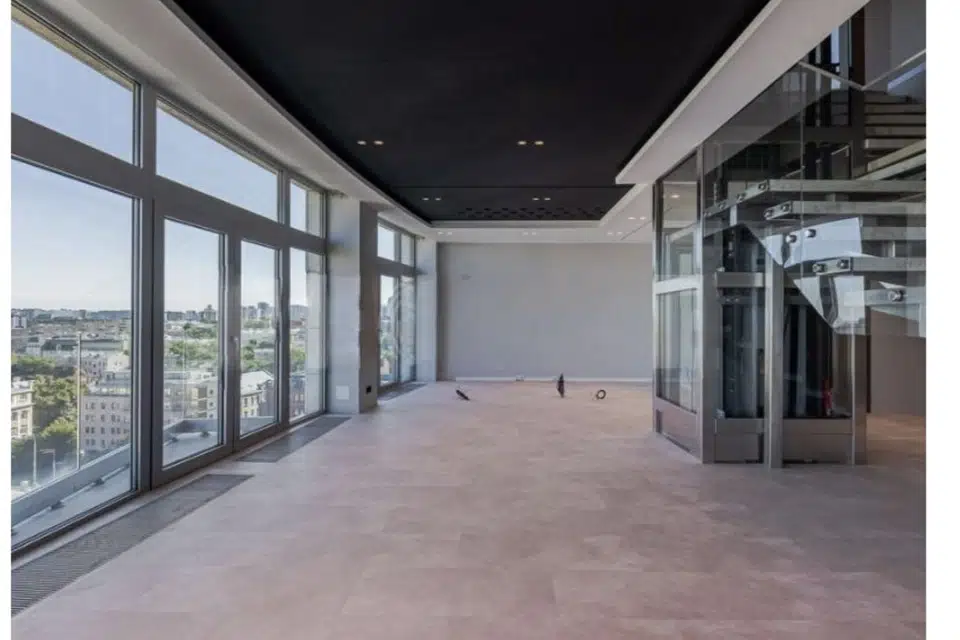 Продаётся 5-комнатная квартира, 380 м²