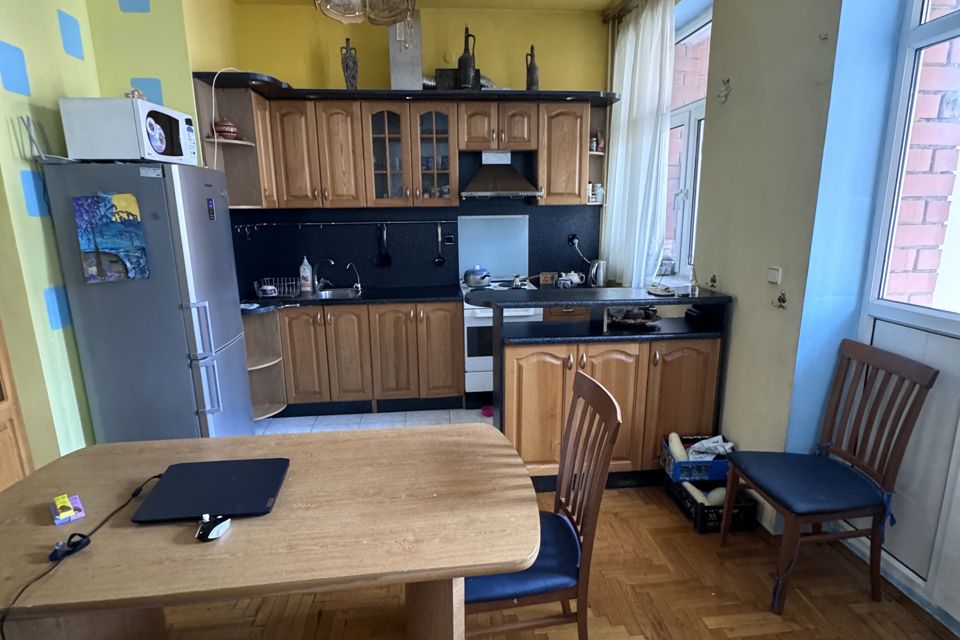 Продаётся 3-комнатная квартира, 110 м²
