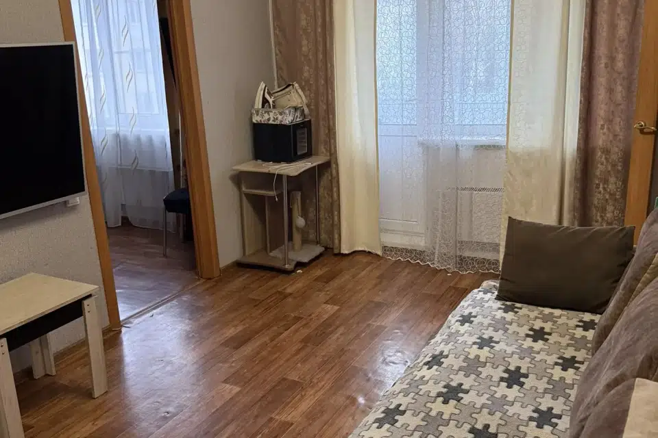 Продаётся 3-комнатная квартира, 48.8 м²