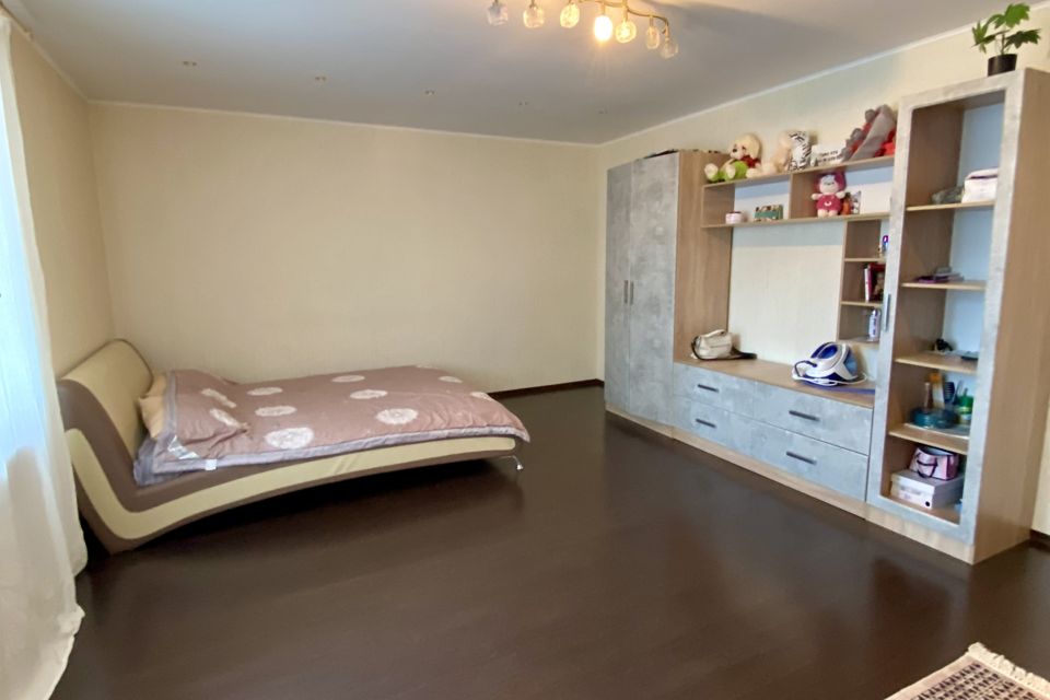 Продаётся 1-комнатная квартира, 65 м²