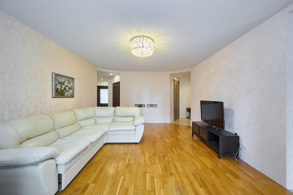 Продаётся 3-комнатная квартира, 101.7 м²