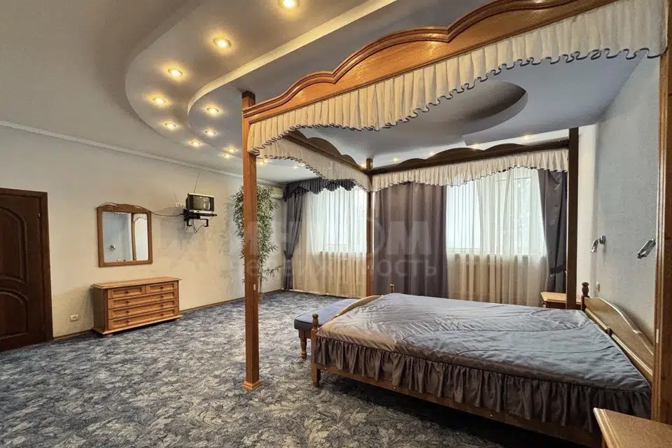 Продаётся 2-этажный дом, 418 м²