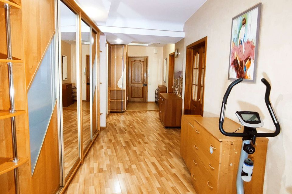 Продаётся 3-комнатная квартира, 117.2 м²