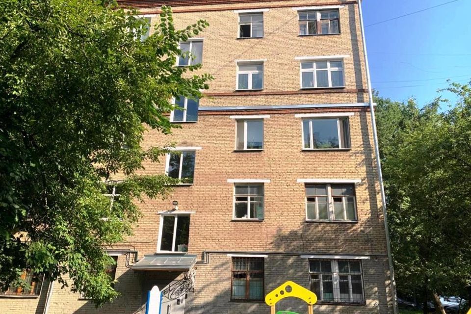 Продаётся 4-комнатная квартира, 98 м²