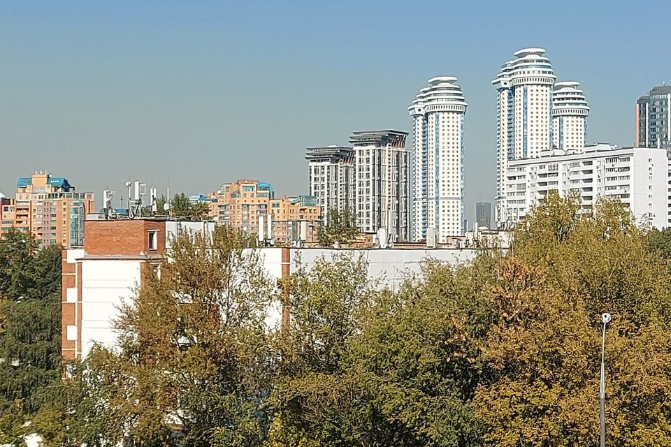 Продаётся 3-комнатная квартира, 106 м²