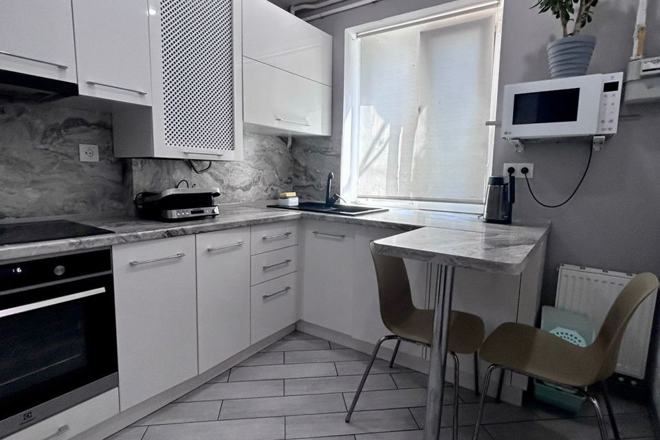 Продаётся 3-комнатная квартира, 42.4 м²