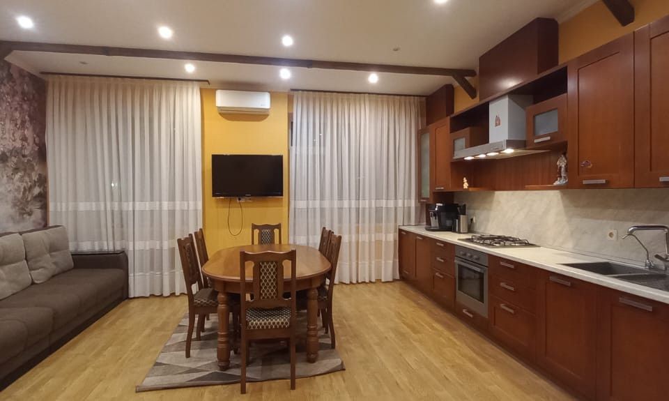 Продаётся 4-комнатная квартира, 168 м²