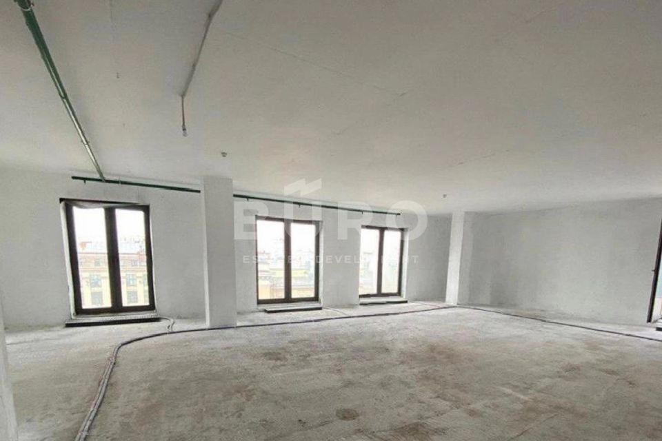 Продаётся 4-комнатная квартира, 141.3 м²