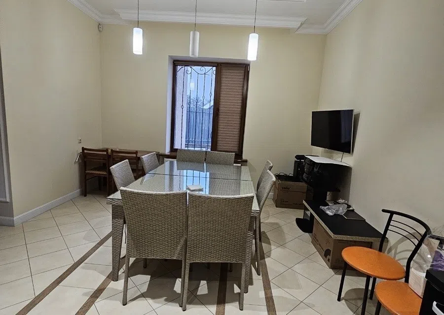 Продаётся 2-этажный дом, 300 м²
