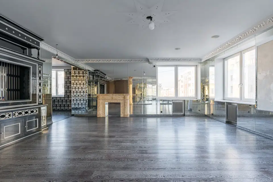 Продаётся 4-комнатная квартира, 210 м²