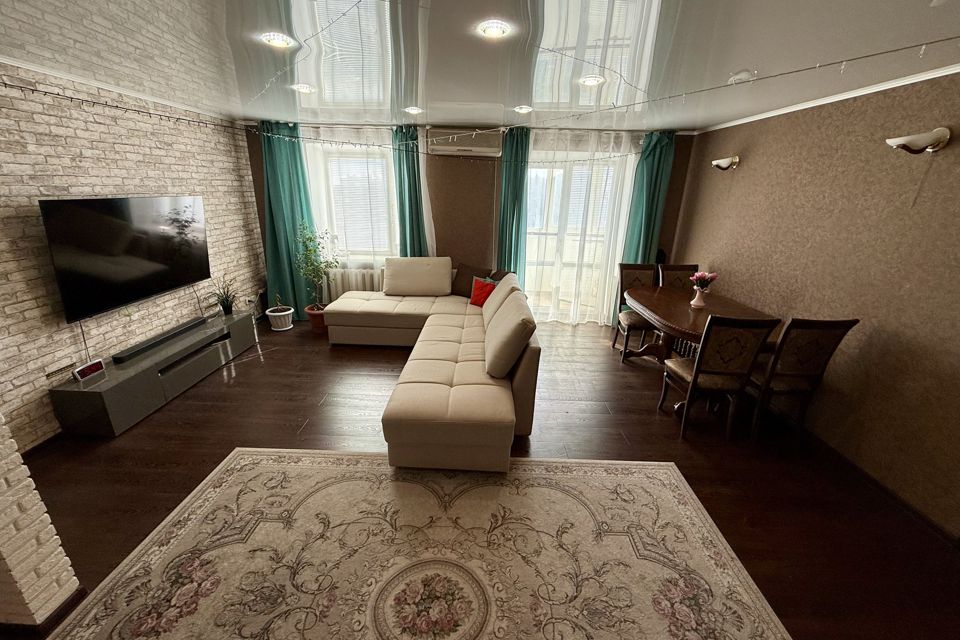 Продаётся 4-комнатная квартира, 111 м²