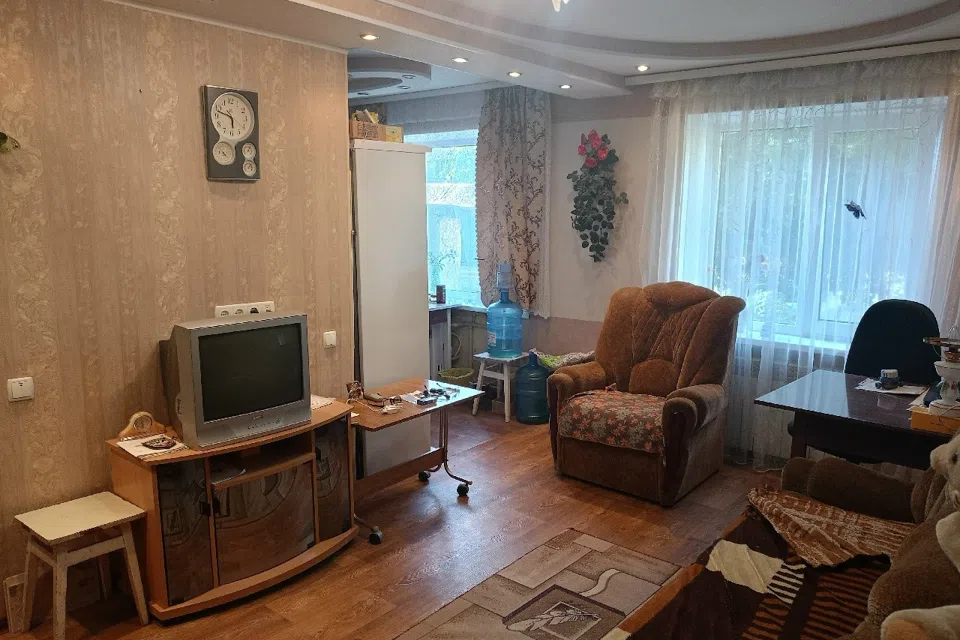Продаётся 4-комнатная квартира, 66.7 м²