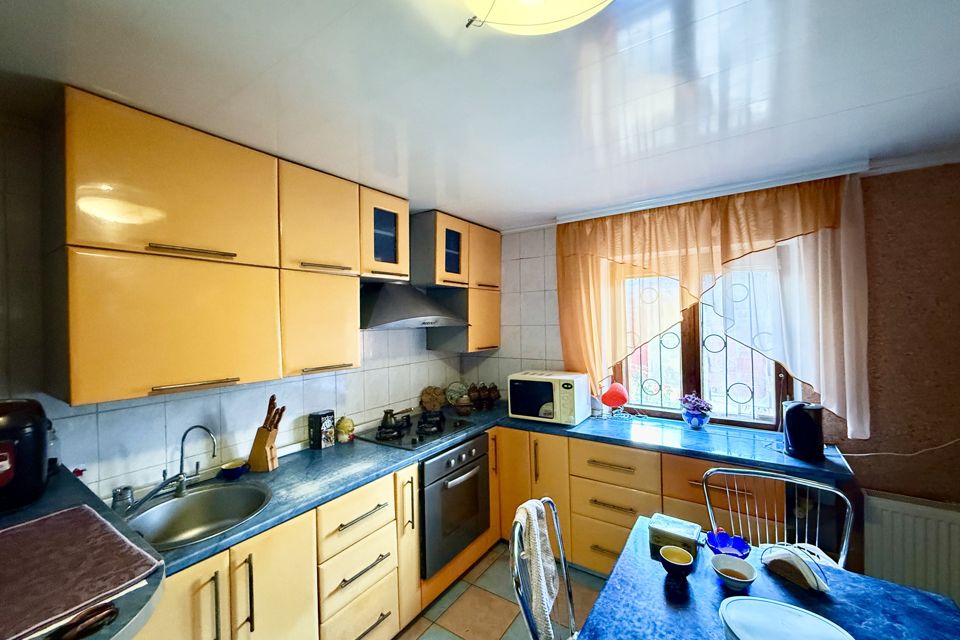 Продаётся 2-этажный дом, 200 м²