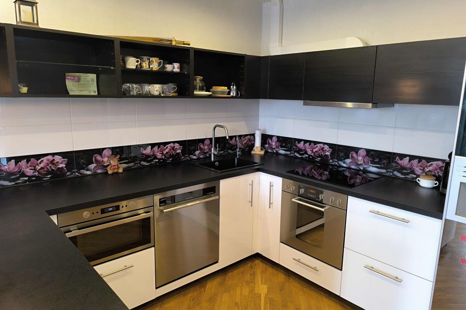 Продаётся 3-комнатная квартира, 101.8 м²