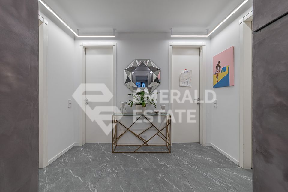 Продаётся 3-комнатная квартира, 138.1 м²