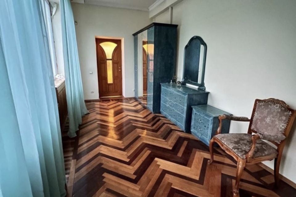 Продаётся 4-этажный дом, 350 м²