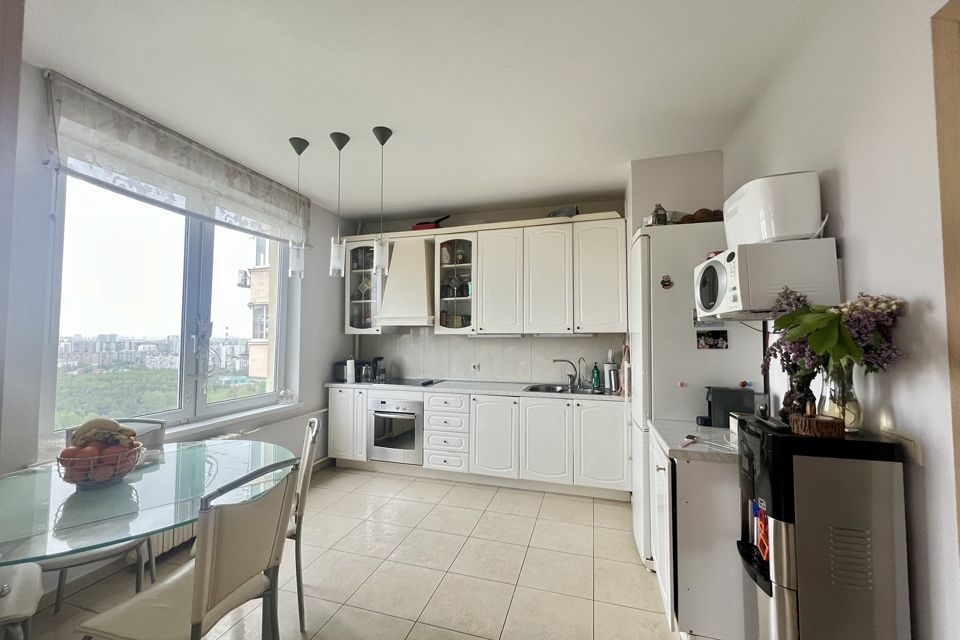 Продаётся 3-комнатная квартира, 100 м²