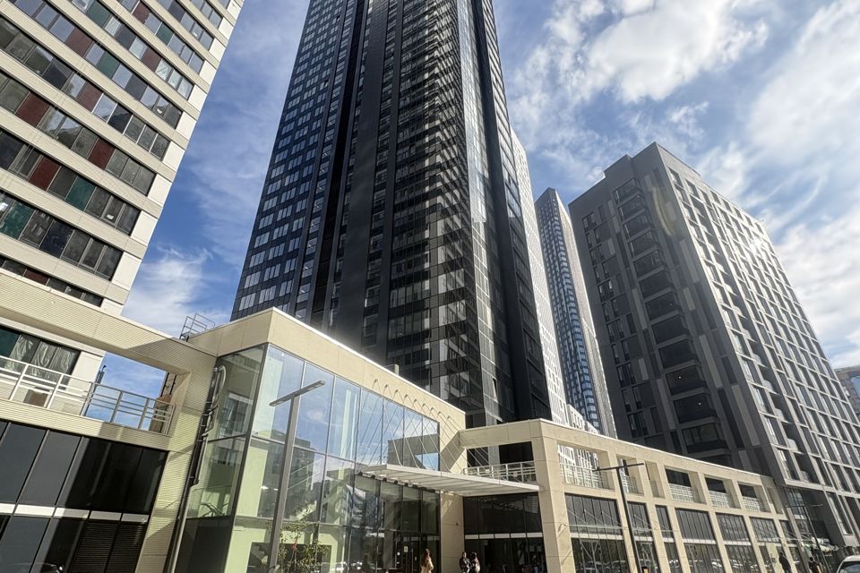 Продаётся 3-комнатная квартира, 105.4 м²