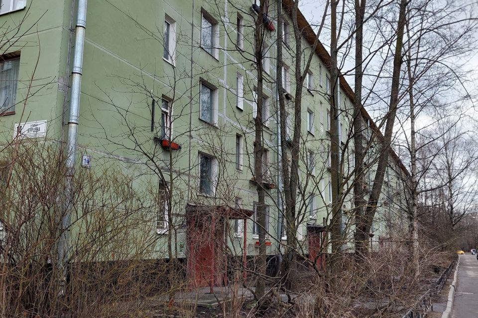 Продаётся 4-комнатная квартира, 48.9 м²
