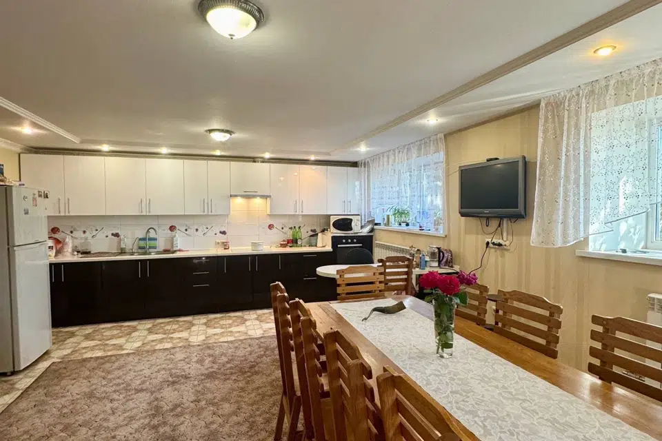Продаётся 3-этажный дом, 247.2 м²