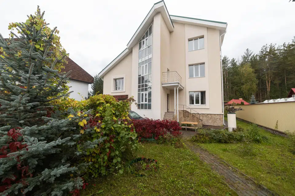 Продаётся 3-этажный дом, 358 м²