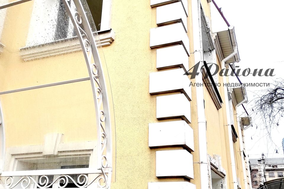 Продаётся 3-этажный дом, 400 м²