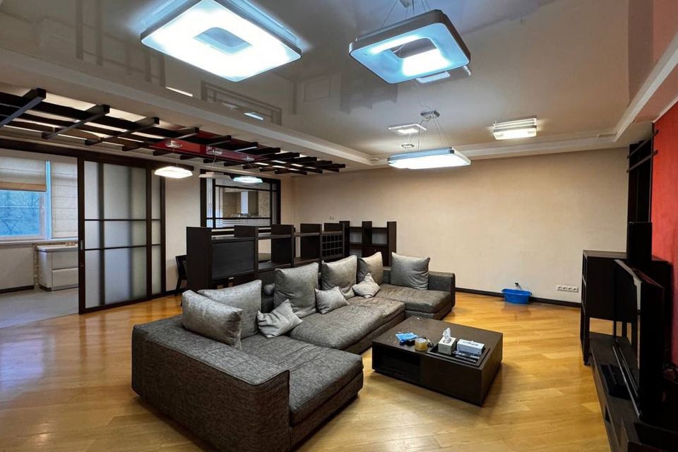 Продаётся 4-комнатная квартира, 151.1 м²