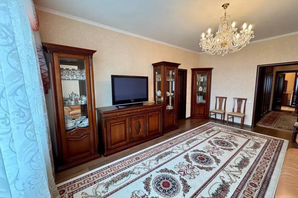 Продаётся 4-комнатная квартира, 124.7 м²