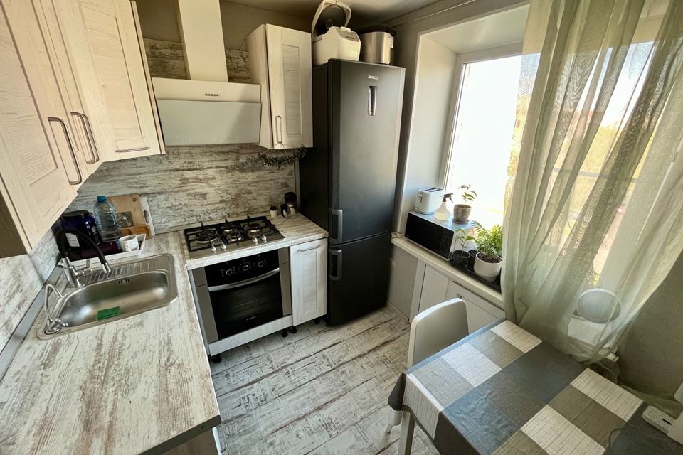 Продаётся 4-комнатная квартира, 63.9 м²