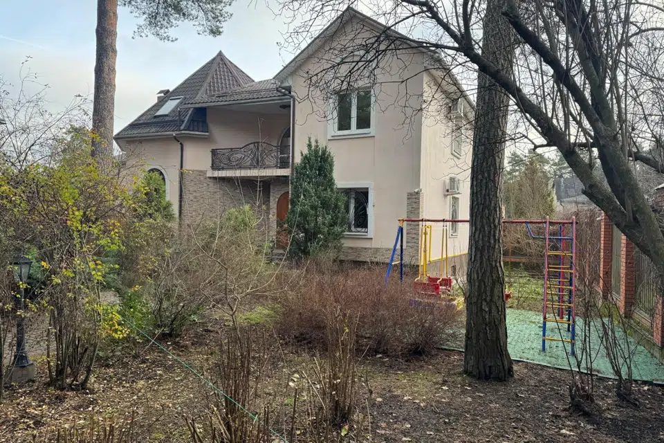 Продаётся 4-этажный дом, 395.4 м²