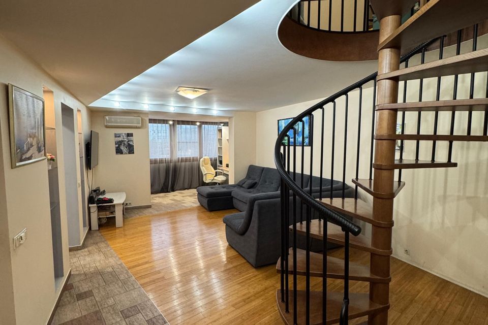 Продаётся 3-комнатная квартира, 97 м²