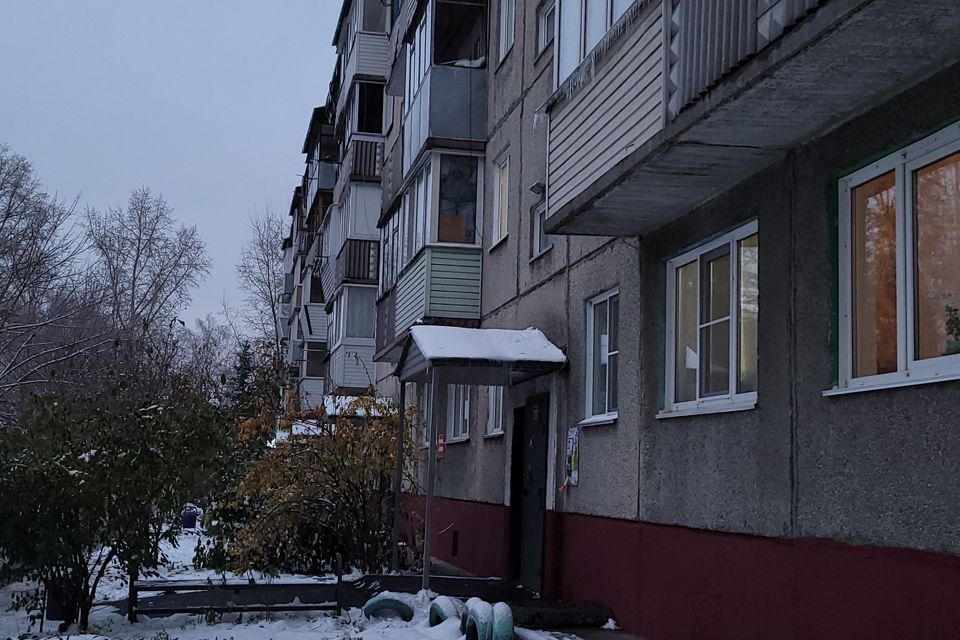 Продаётся 4-комнатная квартира, 60.9 м²