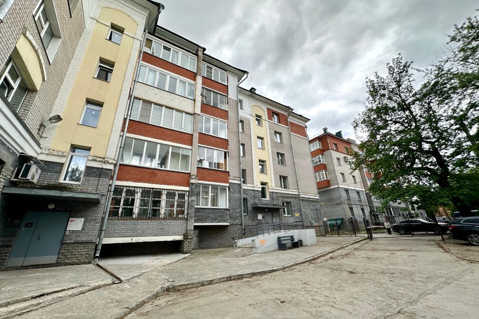 Продаётся 1-комнатная квартира, 63.2 м²